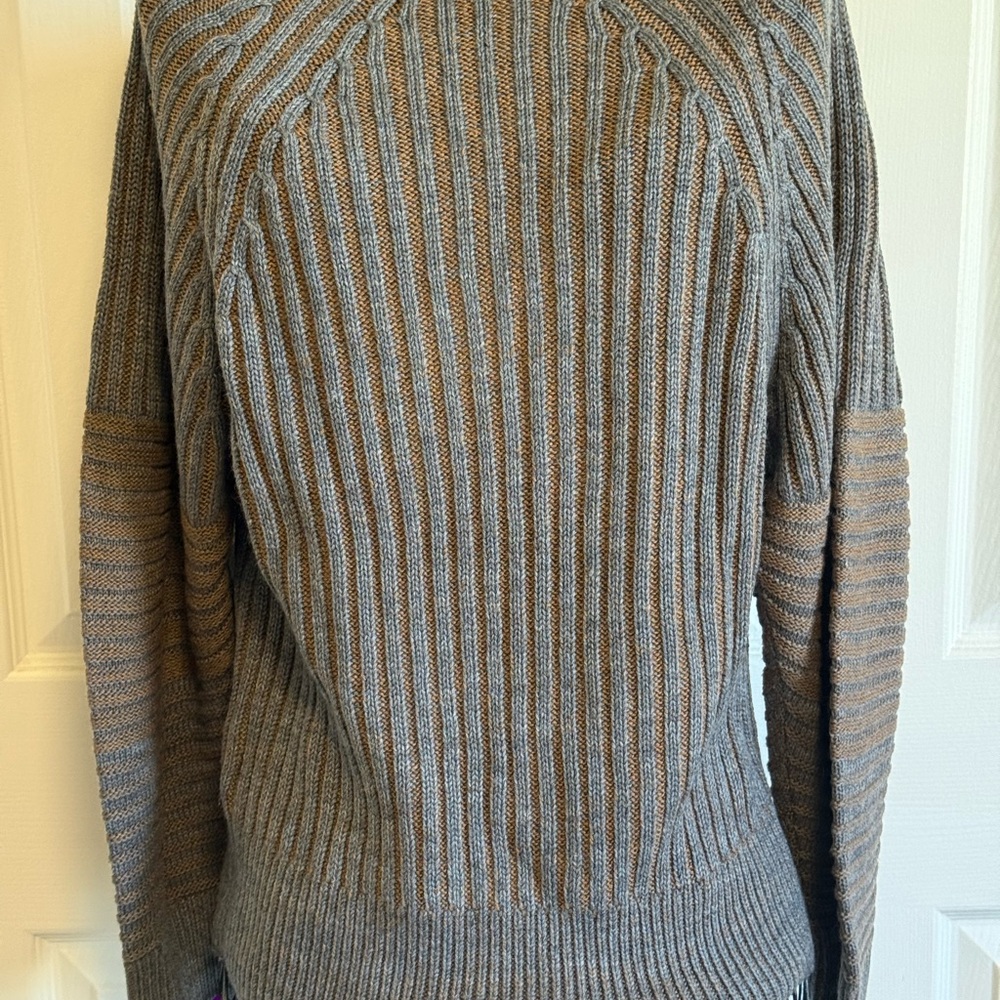DKNY ribbed knit sweater grey taupe crewneck acrylic knit pullover. M - Picture 9 of 9